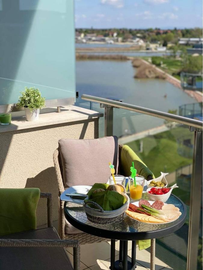Apartment And Velence